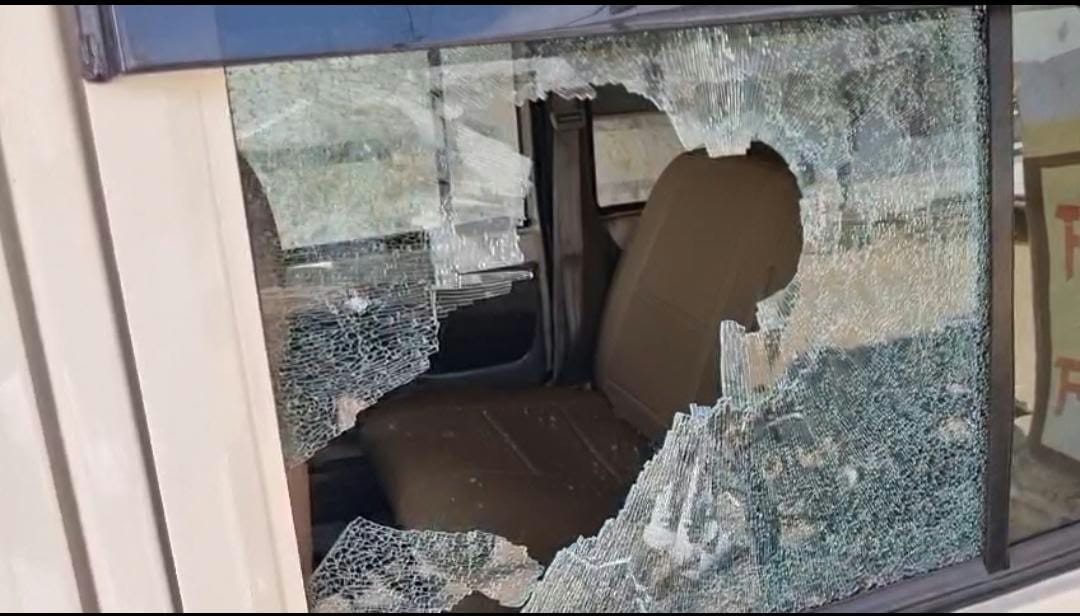 Tehsildar’s vehicle vandalized within Budhar Tehsil premises; an attempt was also made to break lock on gate
