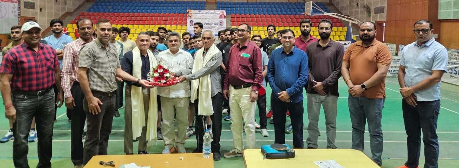 11.एमडीयू में इंटर-कॉलेज टेबल टेनिस प्रतियोगिता के दौरान मुख्य अतिथि प्रो. जितेंद्र का स्वागत 