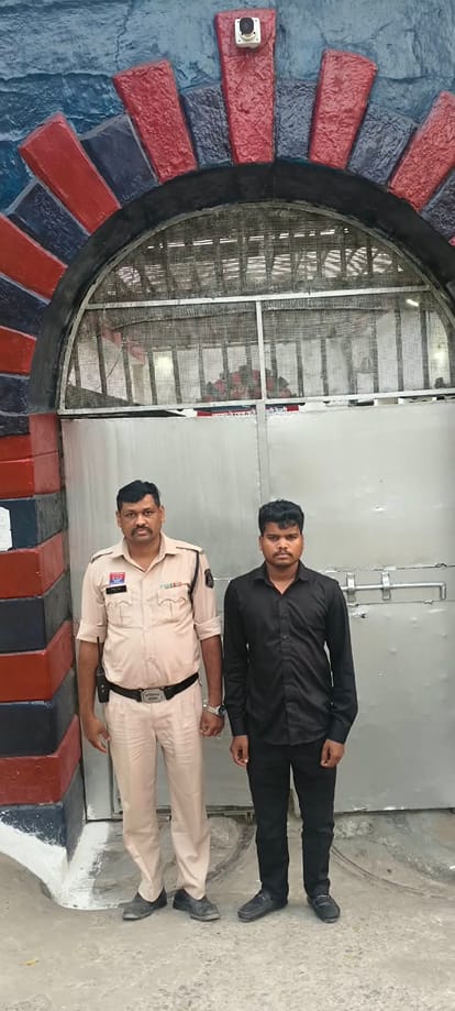 पुलिस के गिरफ्त में आरोपी