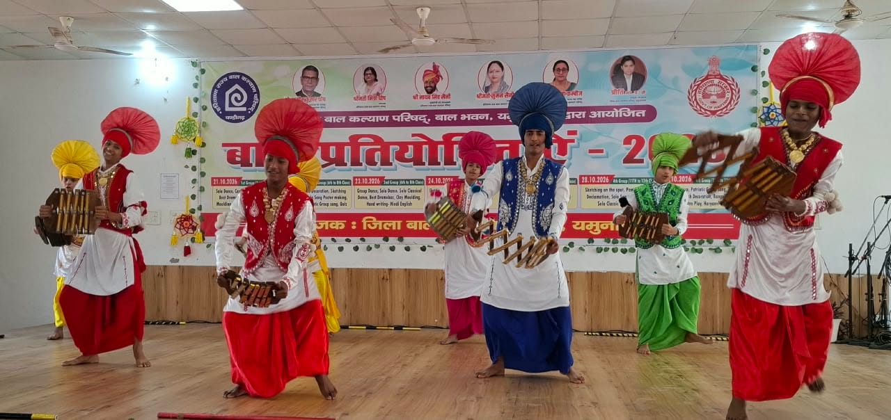 बाल महोत्सव की प्रतियोगिता के दौरान प्रस्तुति देते विद्यार्थी। संवाद