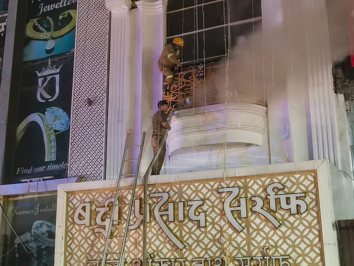 Fire breaks out at Badri Prasad Saraf Jewellers showroom; chaos ensues