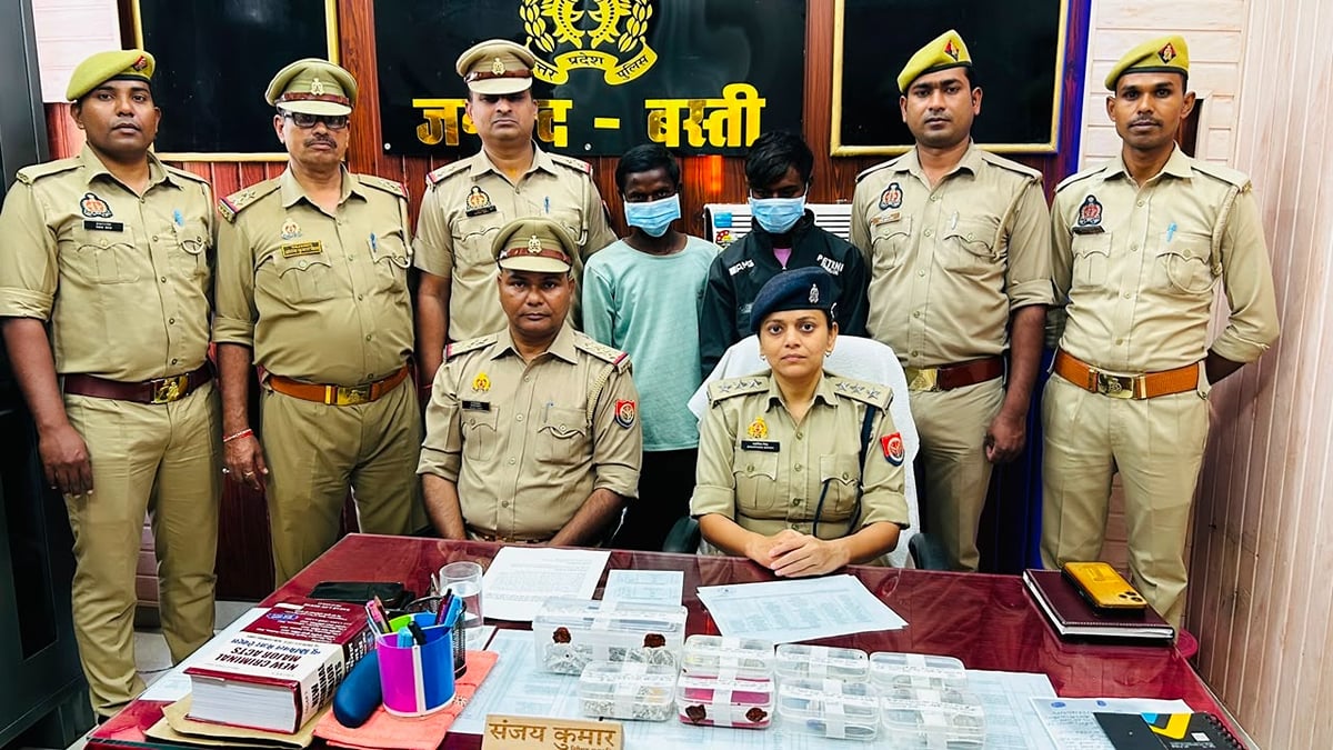 Basti News: चोरी की अल्ट्रासाउंड मशीन और कार के साथ किया गिरफ्तार