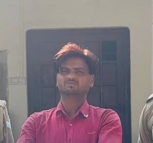 Auraiya News: हाईवे की लाइटें चुराने वाला शातिर गिरफ्तार