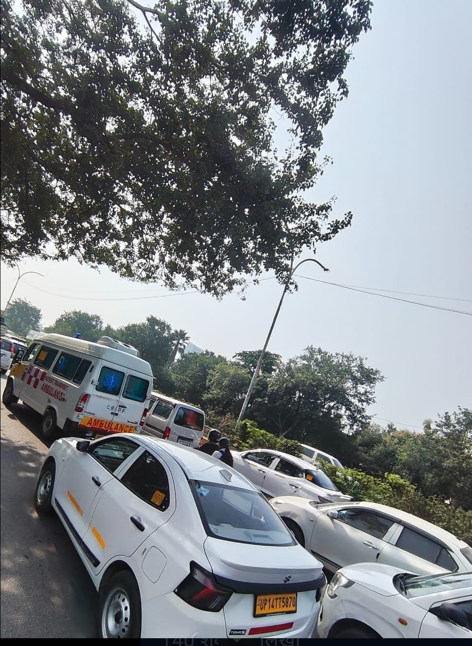 Noida News: ऑटो की अव्यवस्थित पार्किंग से लगता है लंबा जाम