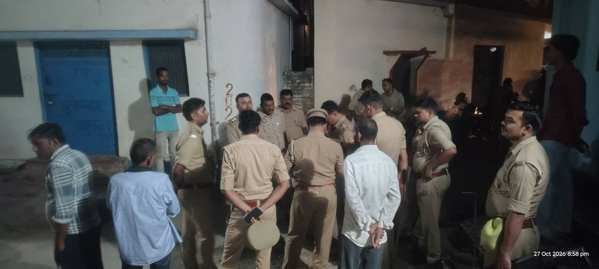 Kushinagar News: एक घंटे तक प्रेमिका के लाश के साथ कमरे में खुद को रखा बंद