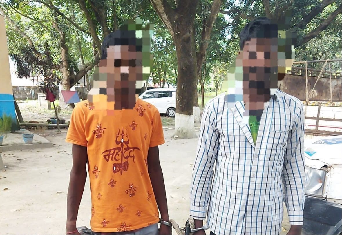 Two youths arrested for displaying weapons on social media; two cartridges found on river bank
