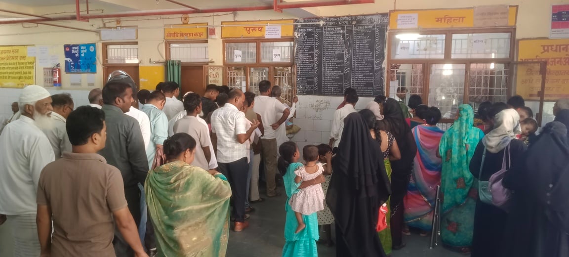 Sant Kabir Nagar News: खराश से शुरू हुई बीमारी, तेज बुखार-खांसी बनी मुसीबत