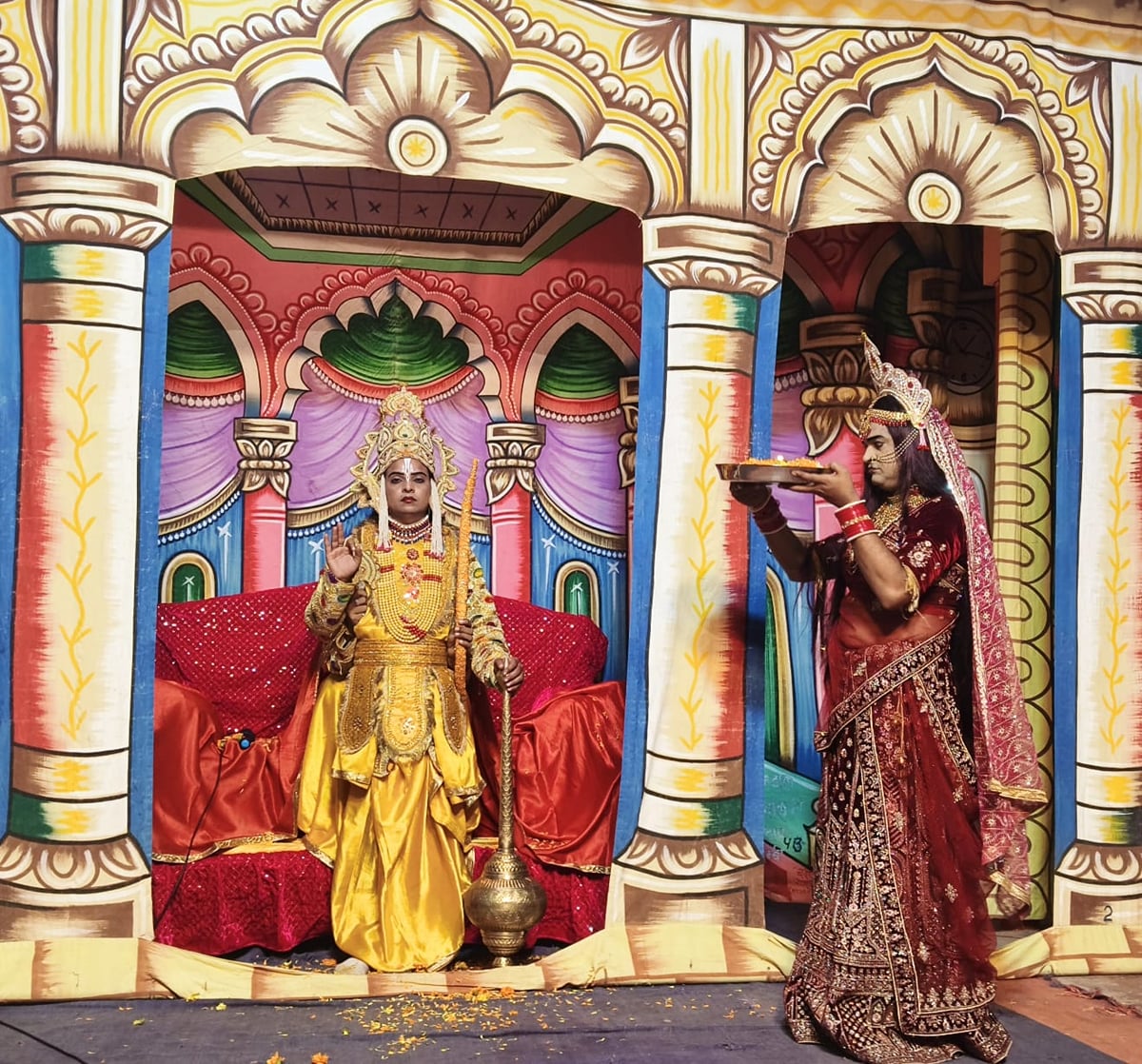Kaushambi News: चतुर्भुज रूप में प्रकट हुए भगवान राम, जयकारों से गूंजा पंडाल