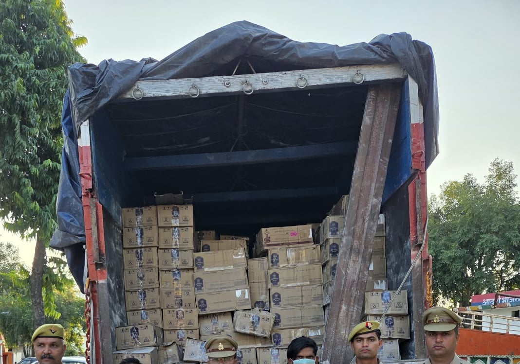 Bijnor News: पंजाब से बिहार जा रही शराब की खेप पकड़ी, 650 पेटी बरामद