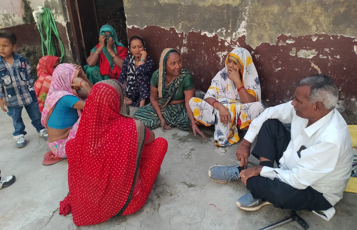 Shahjahanpur News: मिर्जापुर में बंदरों से बचने के लिए भागा मासूम, पिकअप से टकराकर मौत