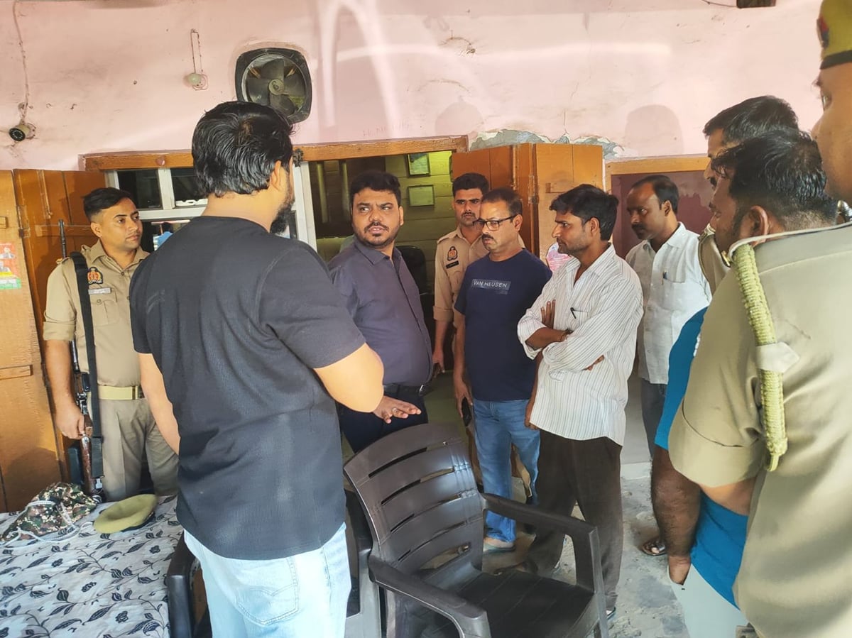 Barabanki News: चार मेंथा कारोबारियों के प्रतिष्ठानों पर इनकम टैक्स की टीमों ने डेरा डाला