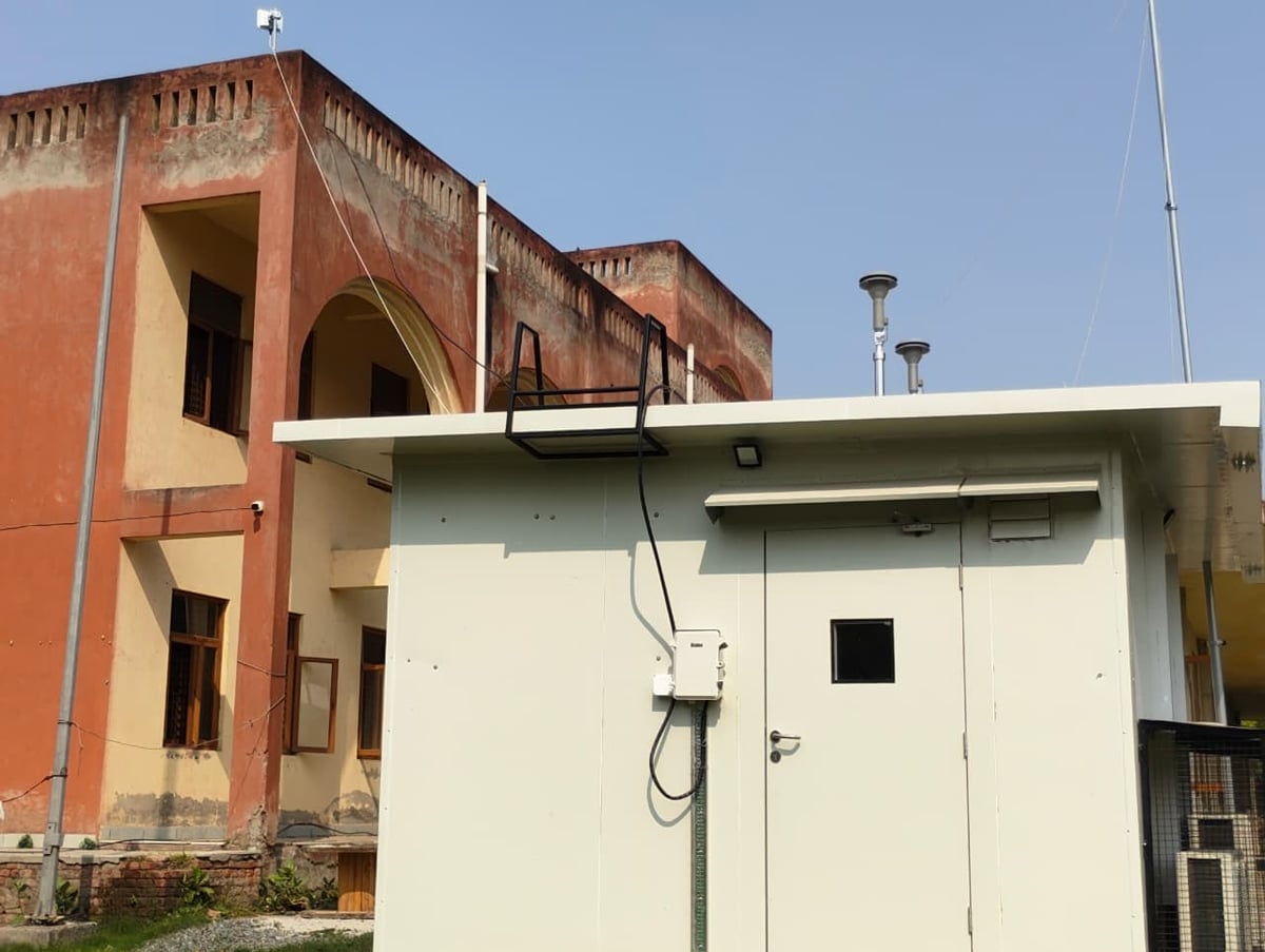 Noida News: तीन एक्यूआई निगरानी केंद्र शुरू, इसी सप्ताह शुरू होगा चौथा केंद्र