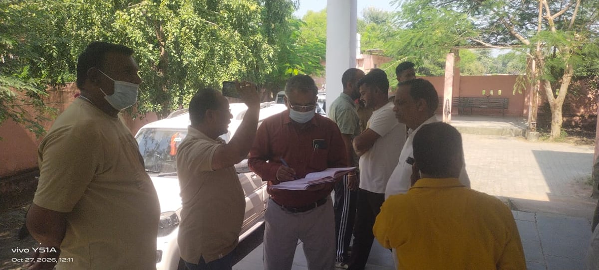 Lalitpur News: पोस्टमार्टम हाउस के निरीक्षण में डीप फ्रीजर मिला खराब
