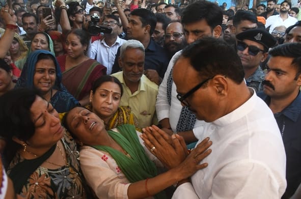 tragic story of Lucknow triple murder case Suyash funeral took place before his wedding