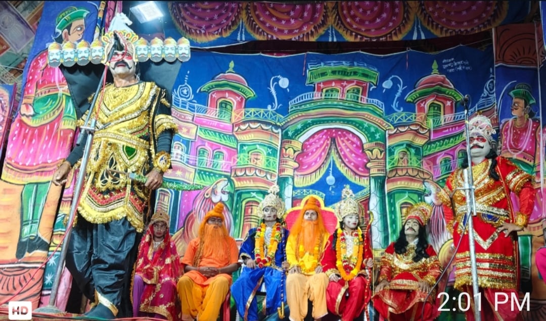 Prayagraj News: धनुष यज्ञ का मंचन देखर लोग भाव-विभोर