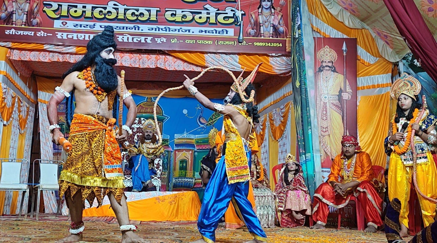 सरई पठखानी के रामलीला मंचन करते कलाकार। संवाद
