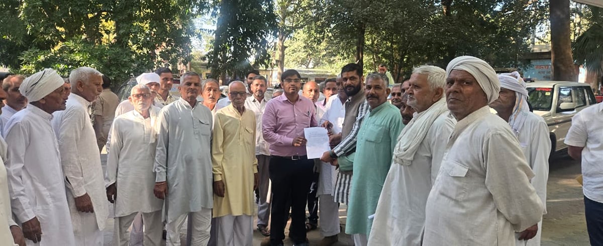Meerut News: दबथुवा में चकबंदी पर किसानों का प्रदर्शन तेज, लखनऊ कूच की चेतावनी