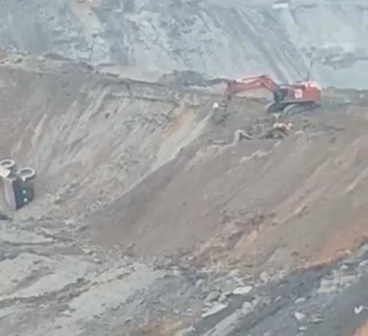 100-ton dumper of KNRCL overturns in SECL Kusmunda, operator critically injured, raising serious questions