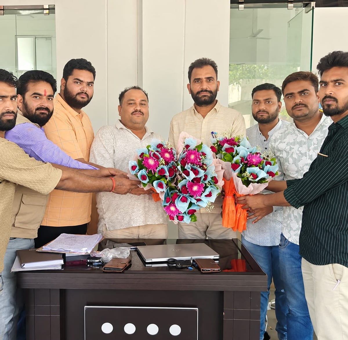 Lucknow News: व्यापार मंडल ने तीन पदाधिकारियों को दी जिम्मेदारी