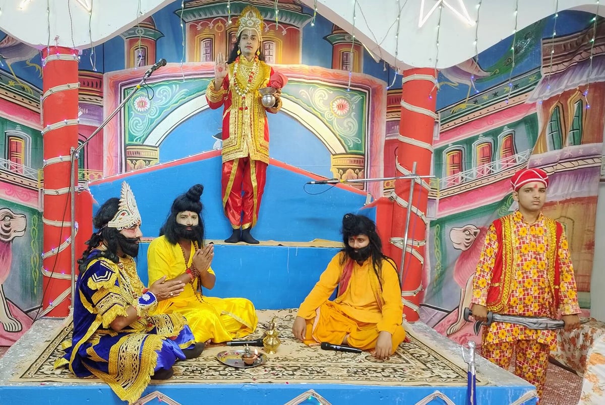 Bhadohi News: प्रभु श्रीराम ने चढ़ाई प्रत्यंचा, टूटा धनुष