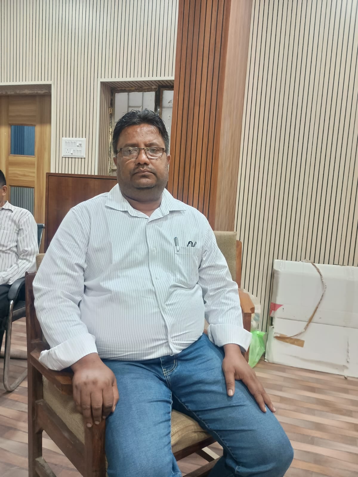 Pilibhit News: लोन स्वीकृत कराने के नाम पर पांच हजार की रिश्वत लेते वरिष्ठ सहायक गिरफ्तार