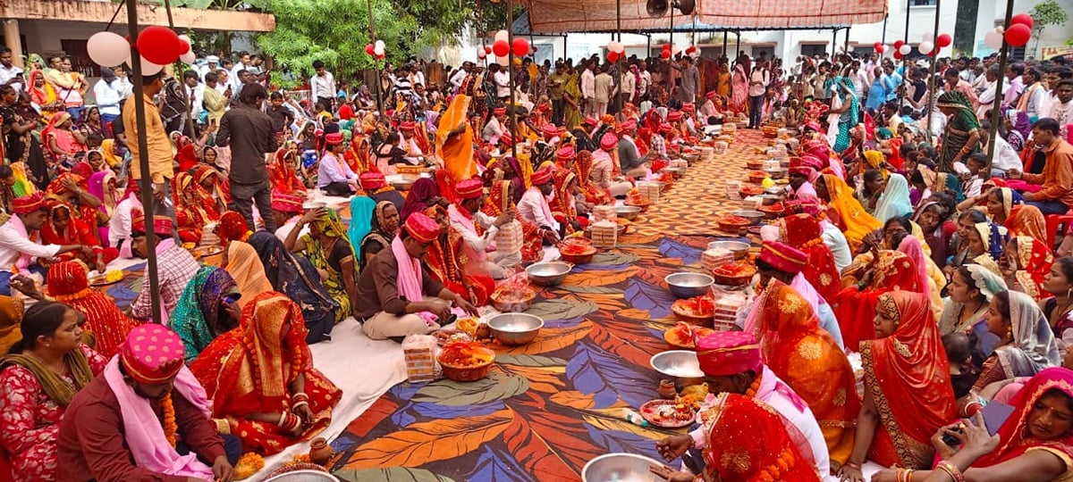 सामूहिक विवाह : टोकन ने भोजन से राेका जोड़े को आशीर्वाद देकर चले गए मेहमान