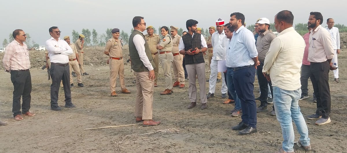 Budaun News: गंगा का घटता जलस्तर देख डीएम ने जताई चिंता