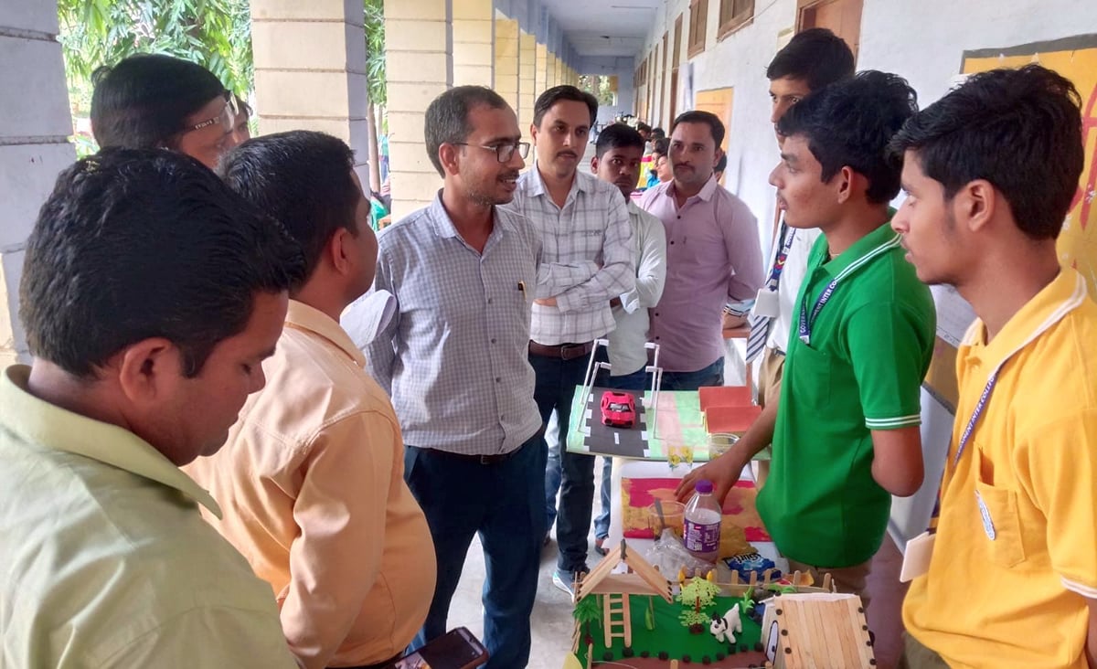 Hardoi News: बाल विज्ञान प्रदर्शनी में दिव्यांशी, शिवम और प्रिंस ने मारी बाजी