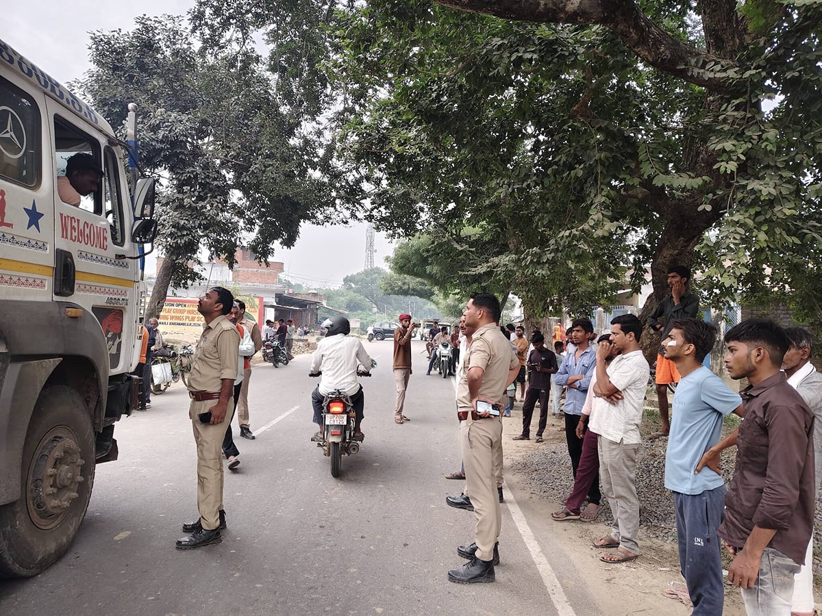 Kaushambi News: डंपर की टक्कर से नवविवाहिता की मौत