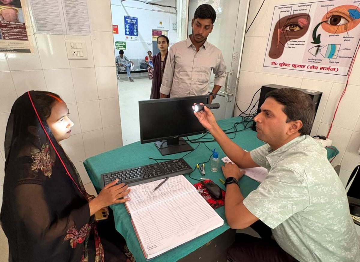 Bhadohi News: आंखों में संक्रमण के बढ़े मरीज