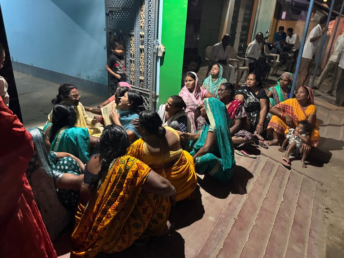 आजमगढ़ हादसा : दो परिवारों के बुझ गए चिराग, गांव में पसरा मातम