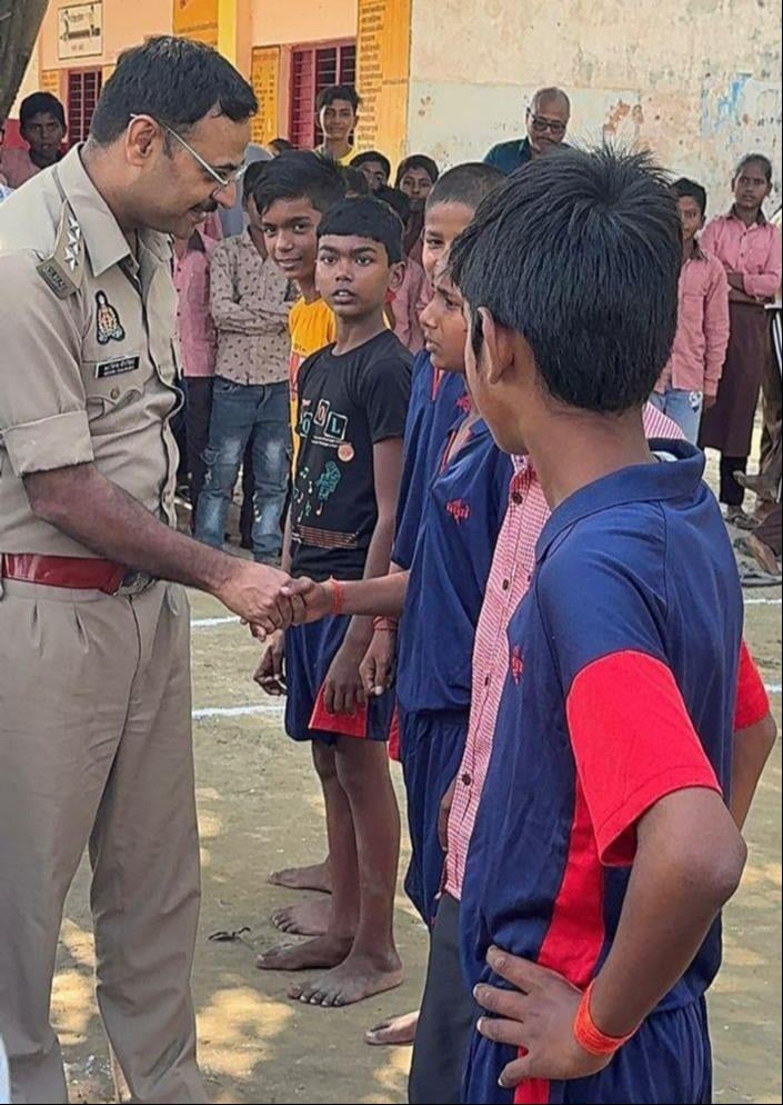 Unnao News: 100 मीटर दौड़ में अभिषेक और वैष्णवी प्रथम