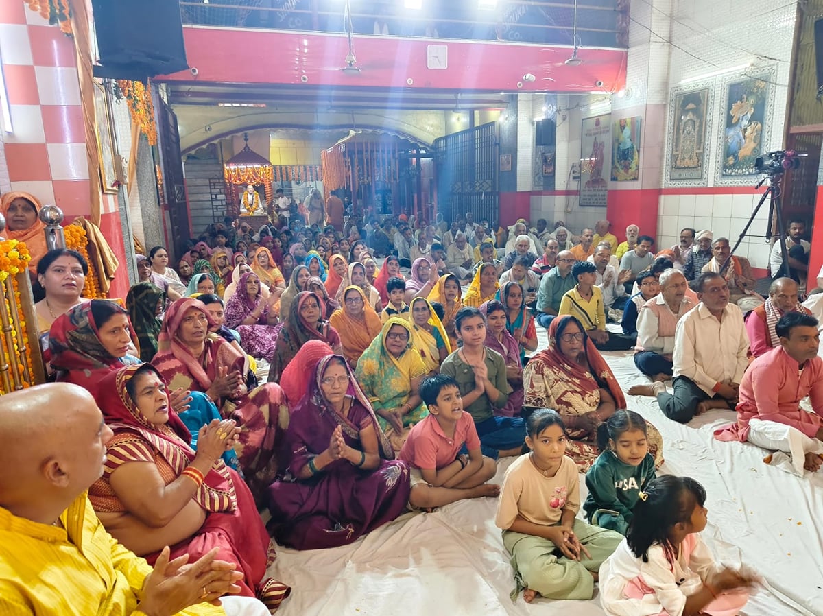Prayagraj News: मानस सत्संग में अहंकार त्यागने का दिया गया संदेश