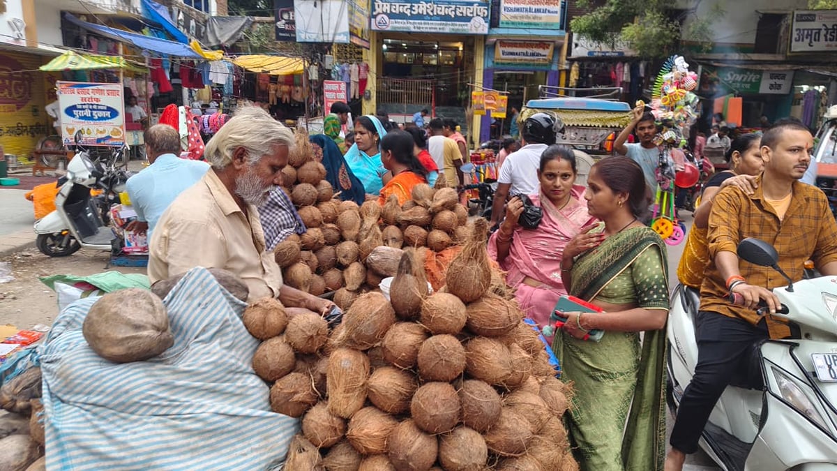 Ballia News: पति की लंबी उम्र के लिए निर्जला व्रत रखेंगी सुहागिनें
