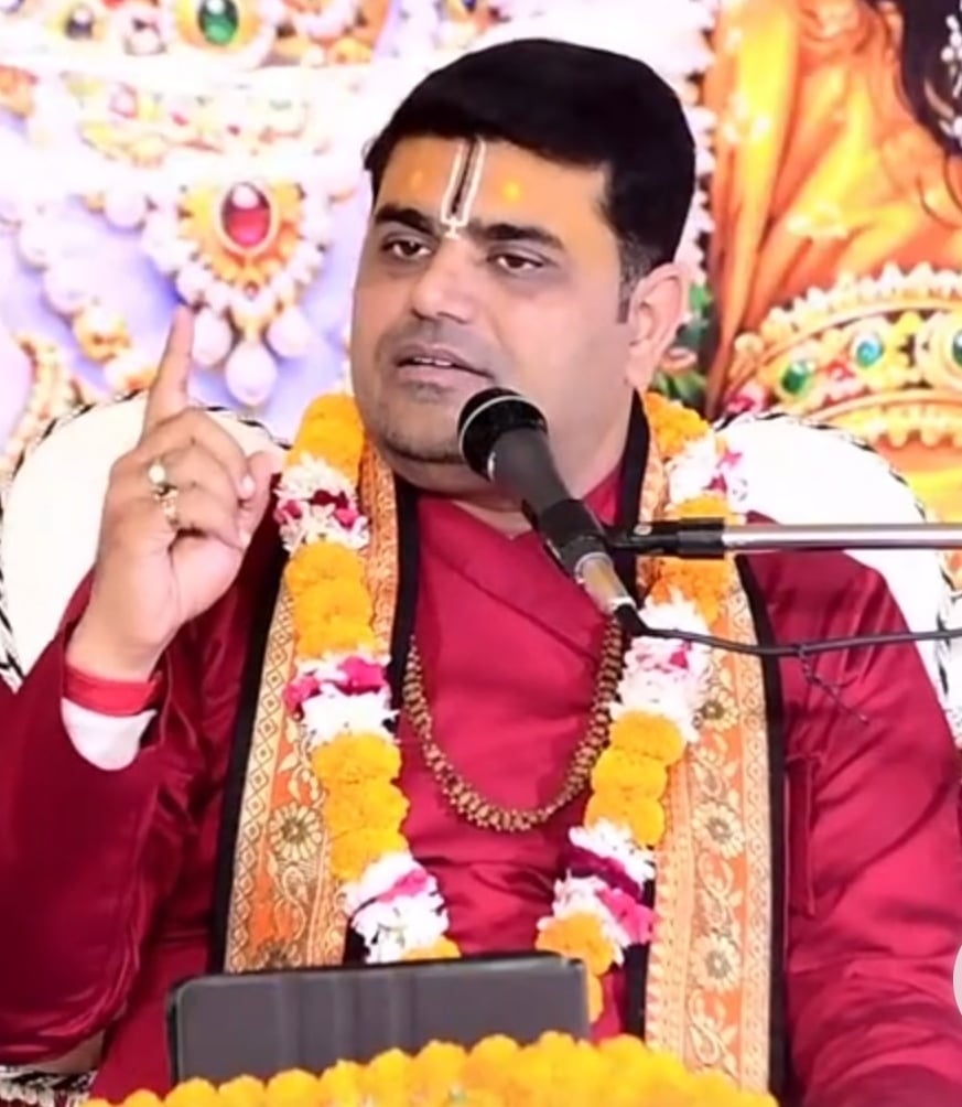 Azamgarh News: कलश यात्रा के साथ श्रीमद्भागवत कथा ज्ञान यज्ञ शुरू