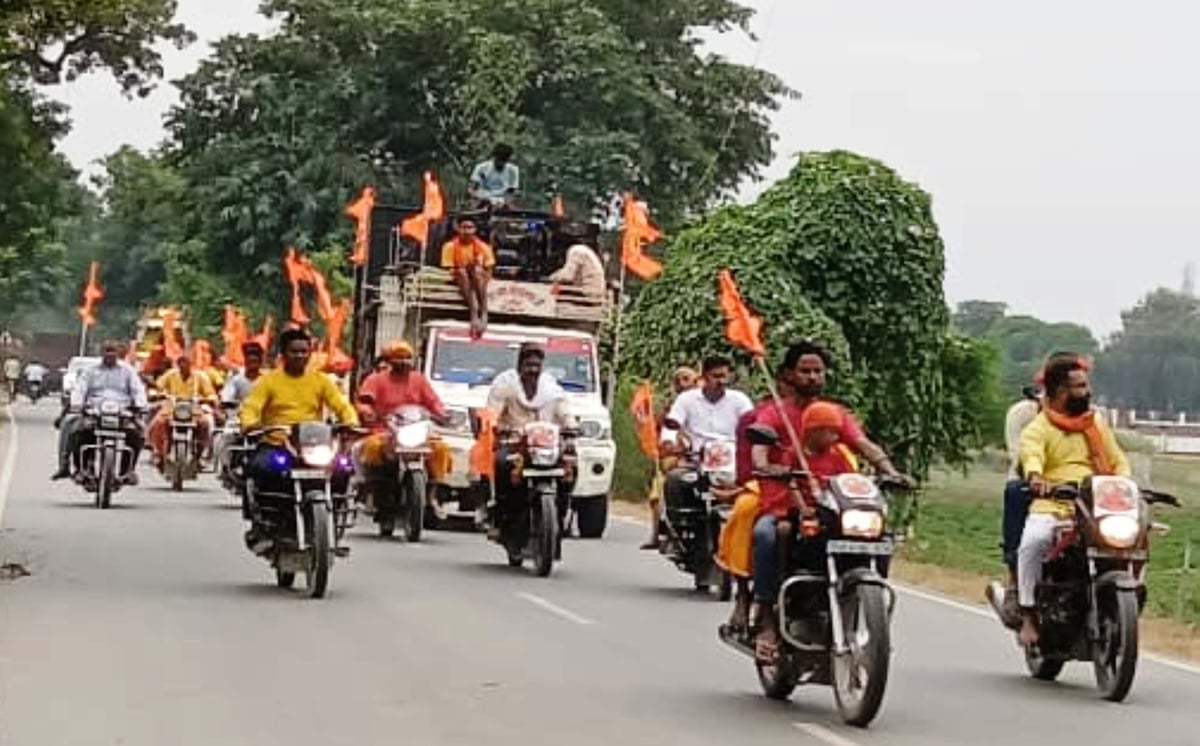 Ghazipur News: गंगाजल लेकर निकली कलश शोभायात्रा