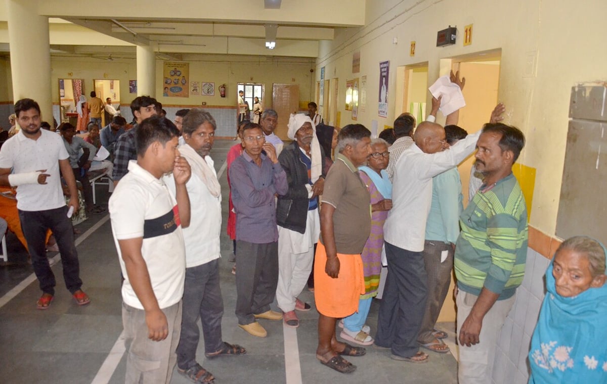 Aligarh News: जिला अस्पताल में मिले टाइफाइड के चार संदिग्ध मरीज