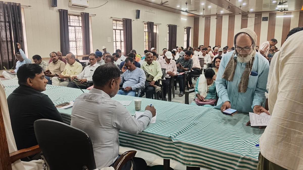 Sonebhadra News: बीएलओ घर-घर जाकर करेंगे मतदाता सूची का सत्यापन