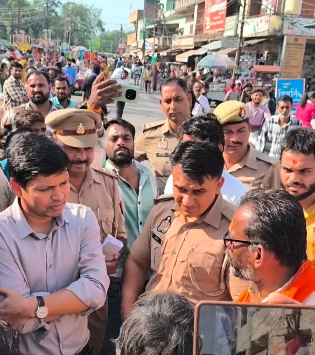 Lalitpur News: बुजुर्ग दंपत्ति की पिटाई मामले में हिंदूवादी संगठनों का धरना प्रदर्शन