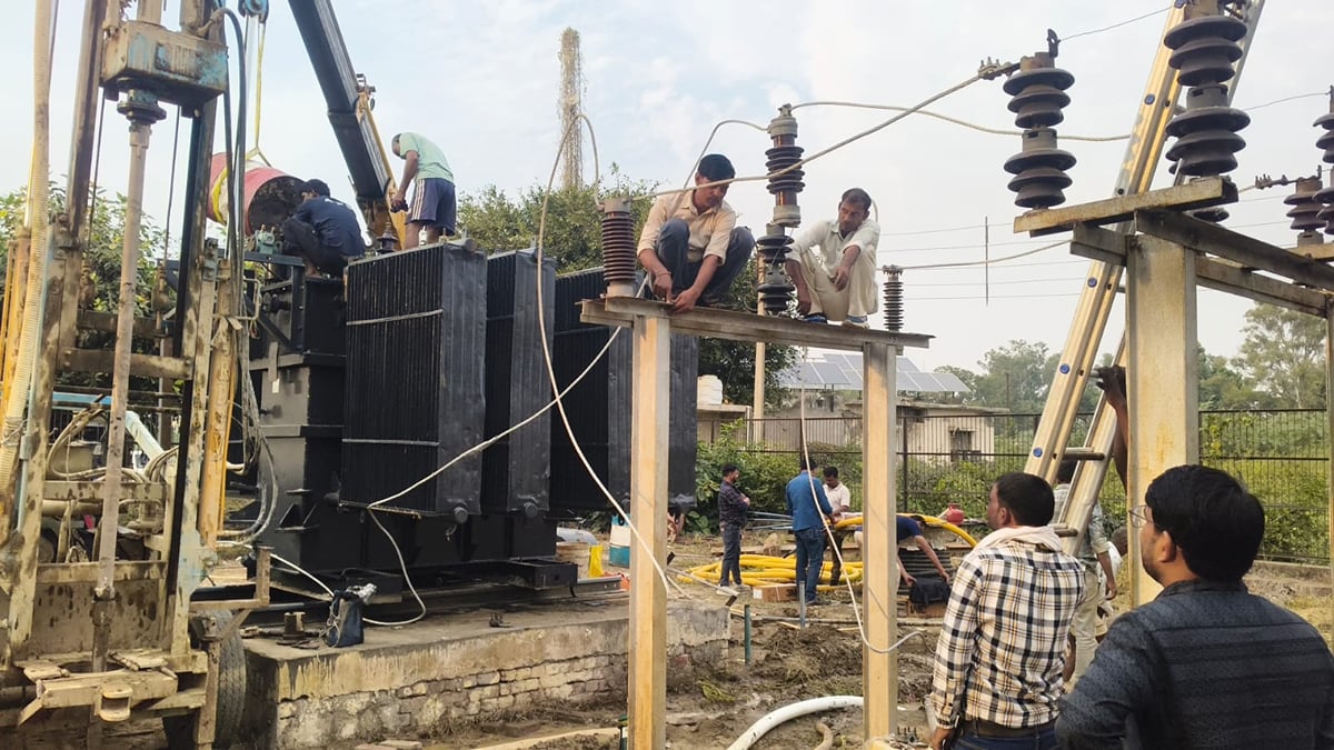 Hathras News: शहर के 12 हजार परिवारों ने 13 घंटे झेला बिजली संकट