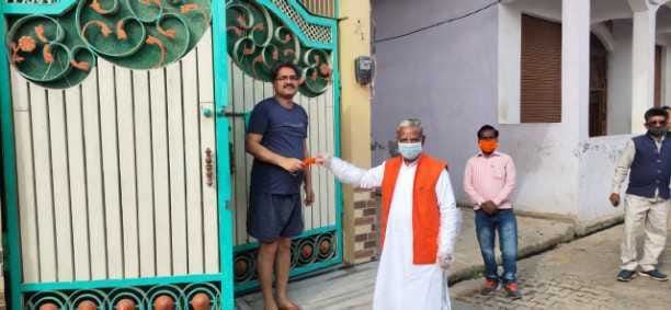 Mask distribution in sirsaganj by MP