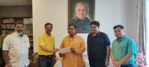 Rotary club donates 5 lakh in pm fund