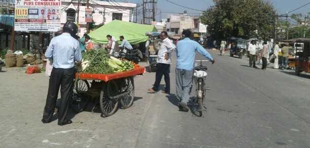 People came to buy vegetables and essential goods