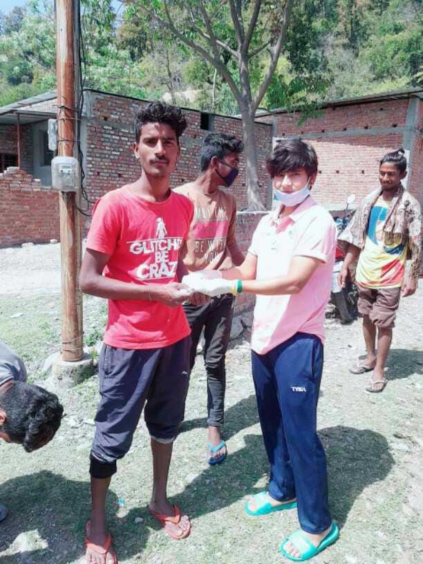 anju tomar distribute mask