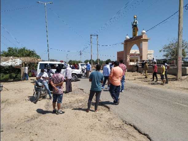 controversy in pindara village over people coming from delhi