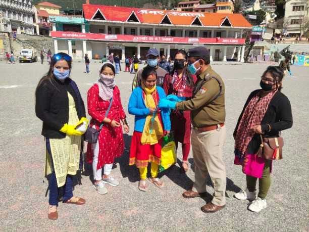 Lake City Distributed Masks And Ration