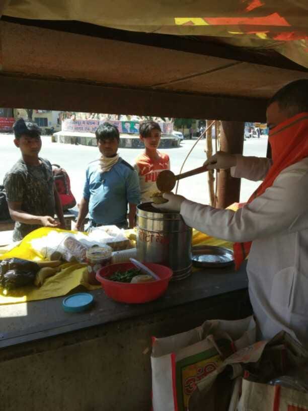 Gayatri family provided food to migrating people