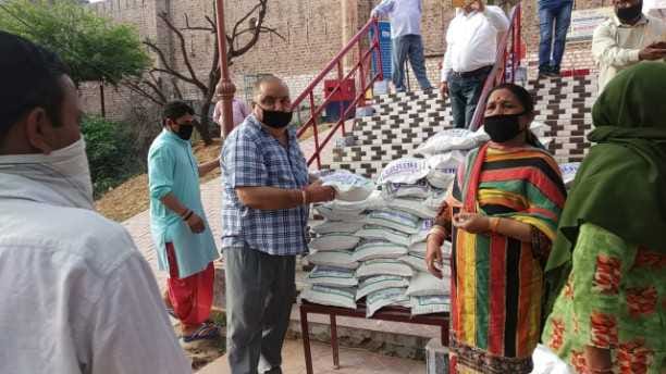 please of bawe wali mata mandir distribute food item to needy peoples
