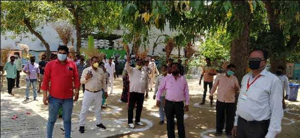 sweepers protest in Nagar palika hrasment by police