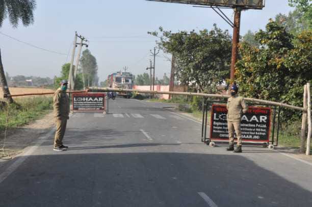 Vehicles check on border